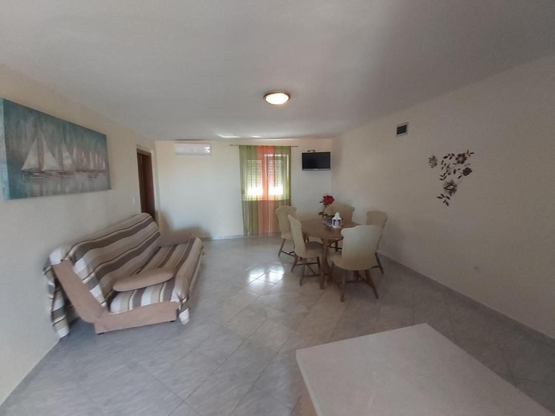 Apartments Elvir นิน ภายนอก รูปภาพ